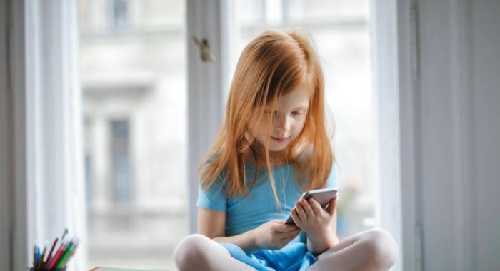 Edvi Péter: az internet veszélyeinek felismerésére minél korábban meg kell tanítani a gyerekeket