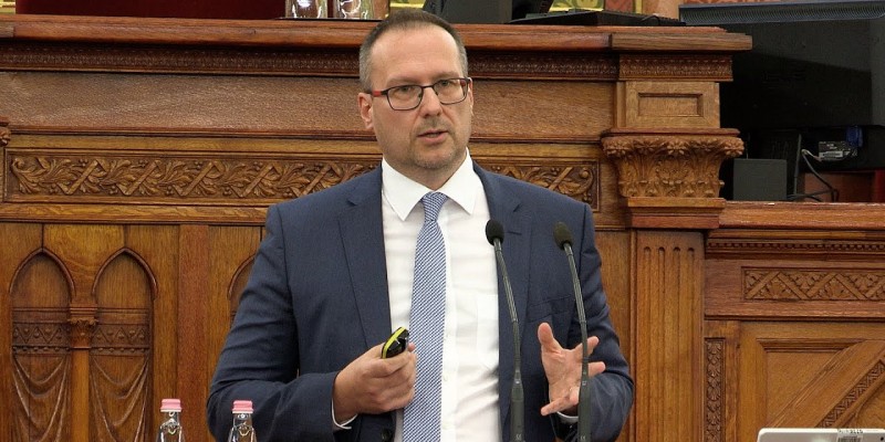 Dr. Solymár Károly Balázs: Ki kell vezetni Magyarországot az energiafüggőségből!